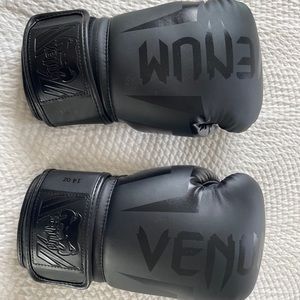 Venum Elite Title boxing gloves